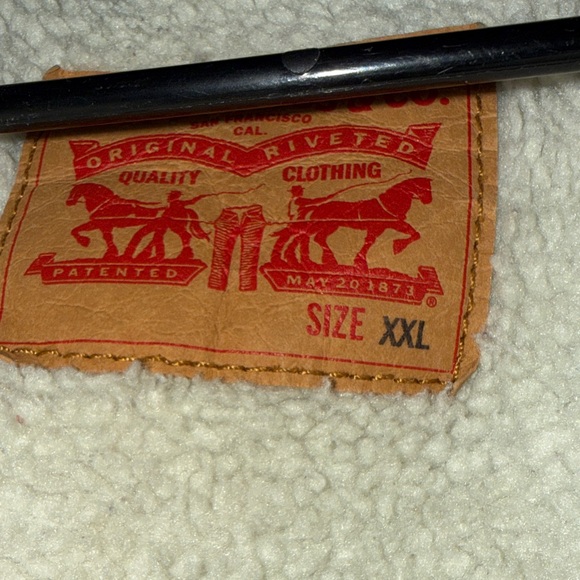 Levi's Light Blue Denim Jacket with White Sherpa Lining Very Warm - Picture 2 of 8